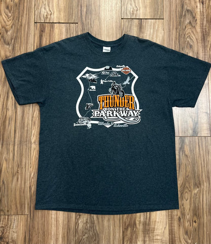 Vintage Thunder on the Parkway Harley-Davidson T-shirt (XL)