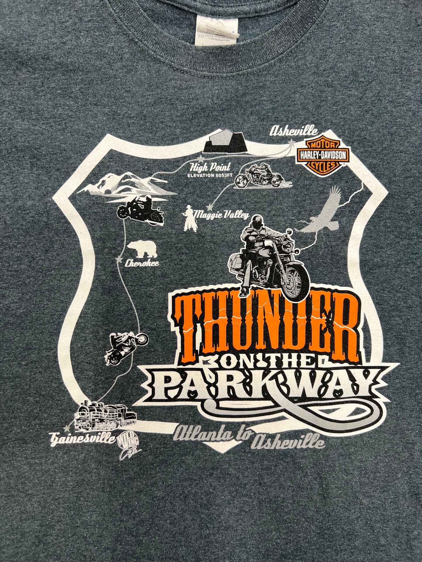 Vintage Thunder on the Parkway Harley-Davidson T-shirt (XL)