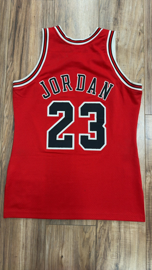 Mitchell &amp; Ness NBA Throwback Chicago Bulls #23 Michael Jordan Jersey (M)
