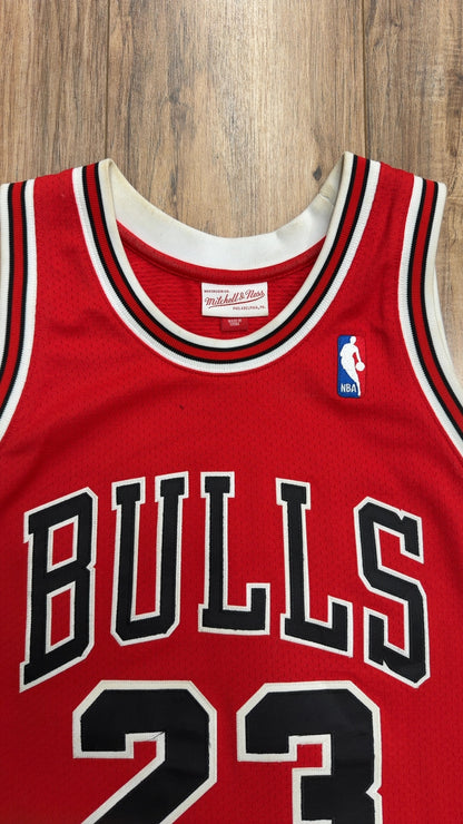 Mitchell &amp; Ness NBA Throwback Chicago Bulls #23 Michael Jordan Jersey (M)