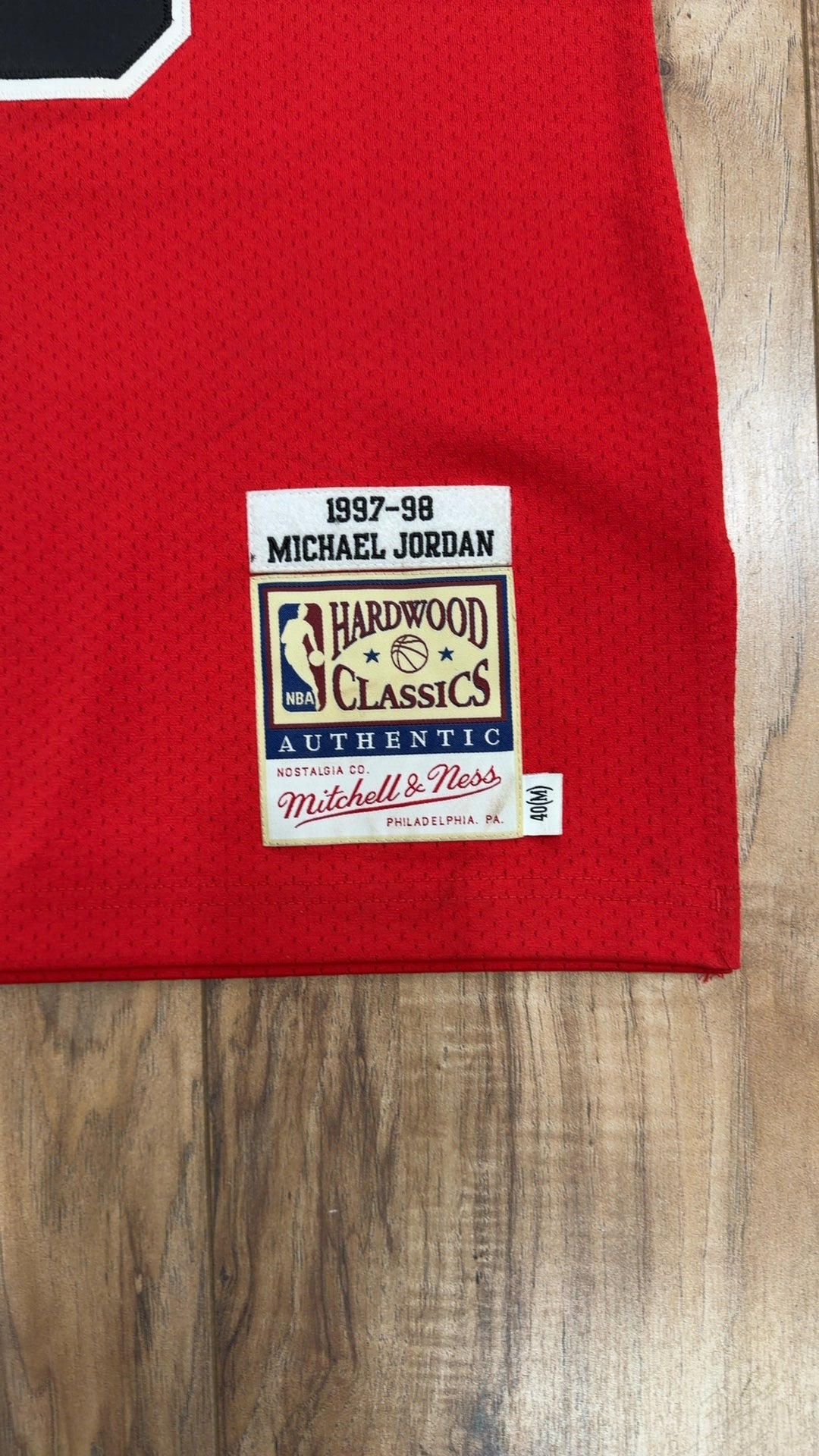 Mitchell &amp; Ness NBA Throwback Chicago Bulls #23 Michael Jordan Jersey (M)