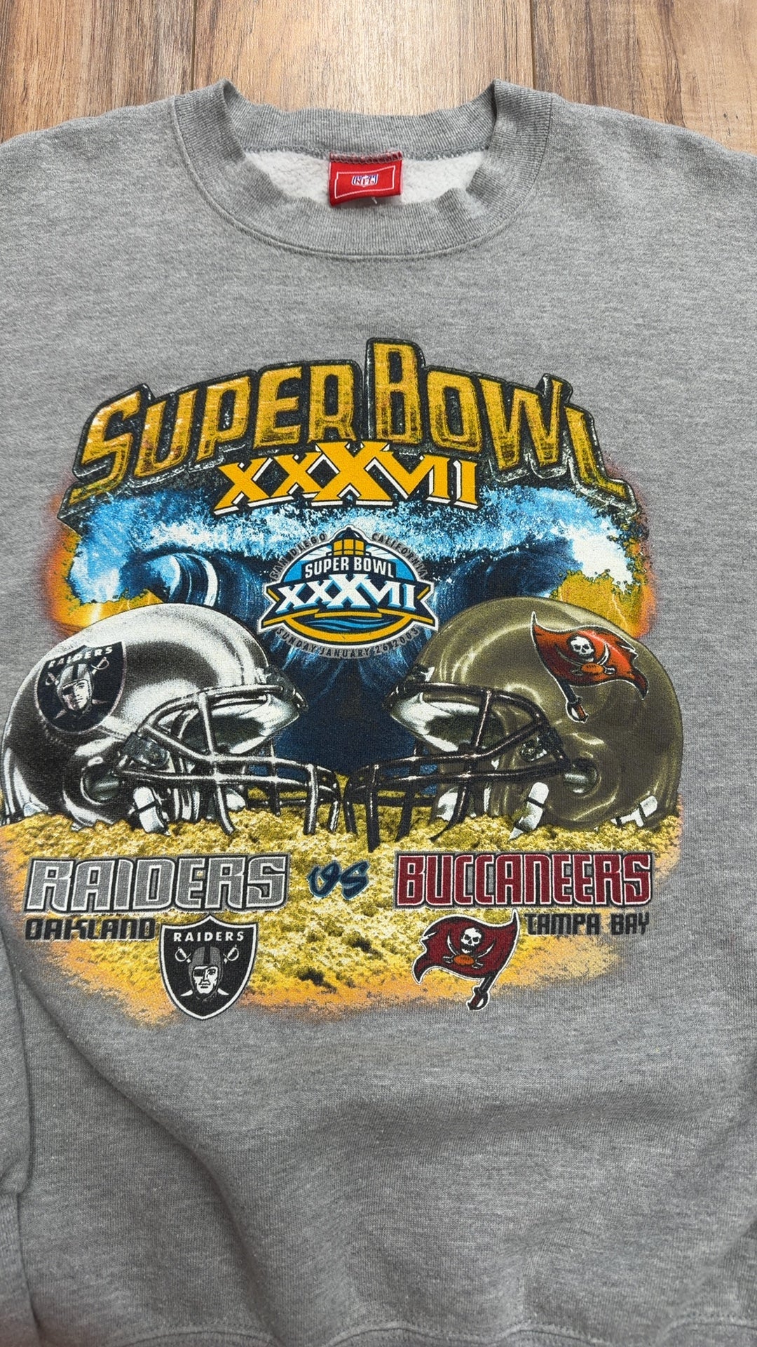 Vintage NFL Oakland Raiders vs Tampa Bay Superbowl XXXVII Crewneck (XL)