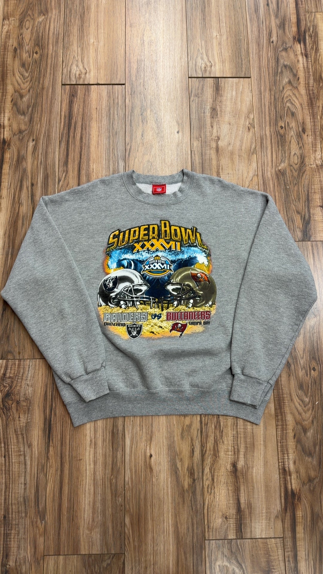 Vintage NFL Oakland Raiders vs Tampa Bay Superbowl XXXVII Crewneck (XL)