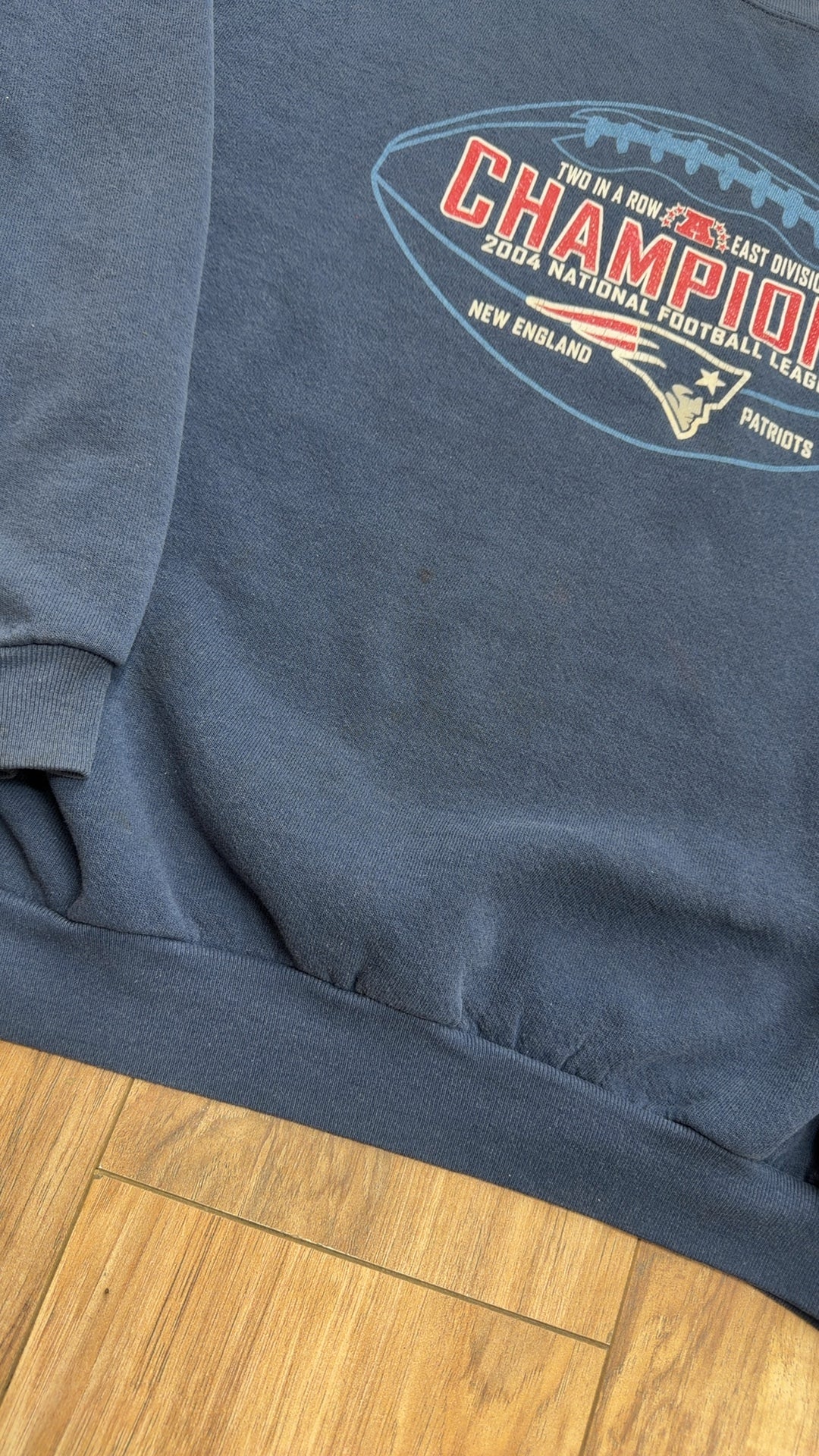 2004 NFL New England Patriots AFC East Champions Crewneck (XXL)
